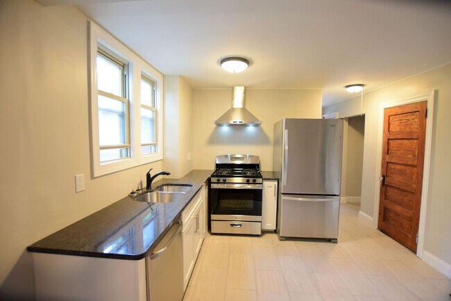 Building Photo - Two Bedroom Two Bath 112 Quarry