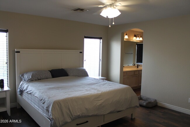 Building Photo - 740 W Baylor Ln