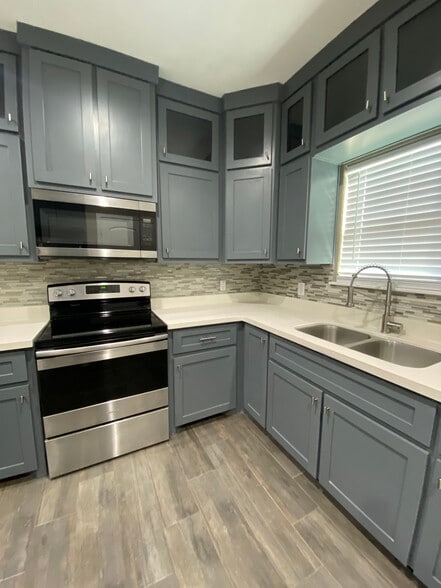 Building Photo - 2005 Harrison St