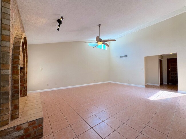Building Photo - West El Paso 4 bed/3 bath refrig A/C Home!