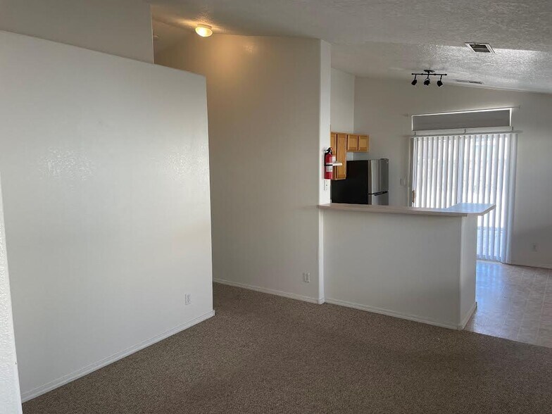 Building Photo - 4749 Kelly Way NE