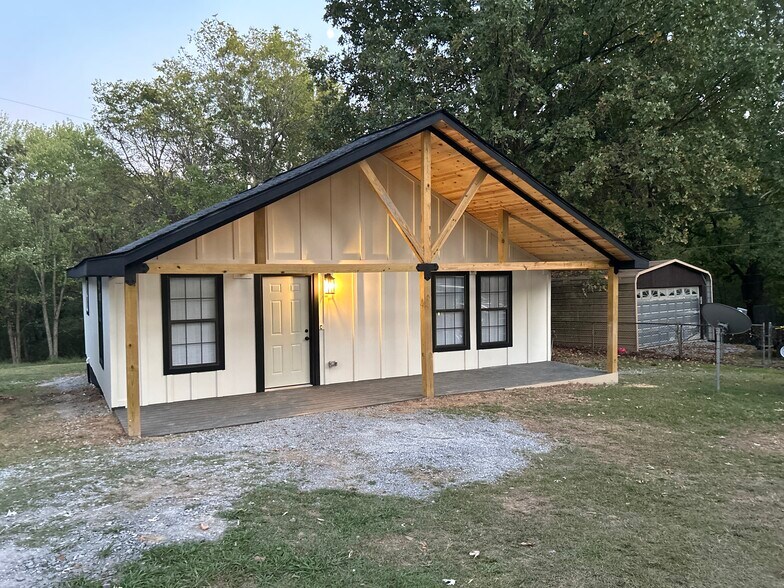 Front of house 2 - 421 High Point Rd