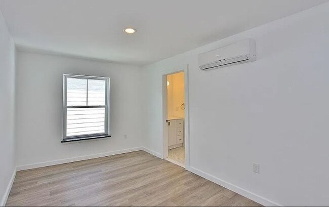 Building Photo - Style, comfort, & convenience---perfectly packaged!