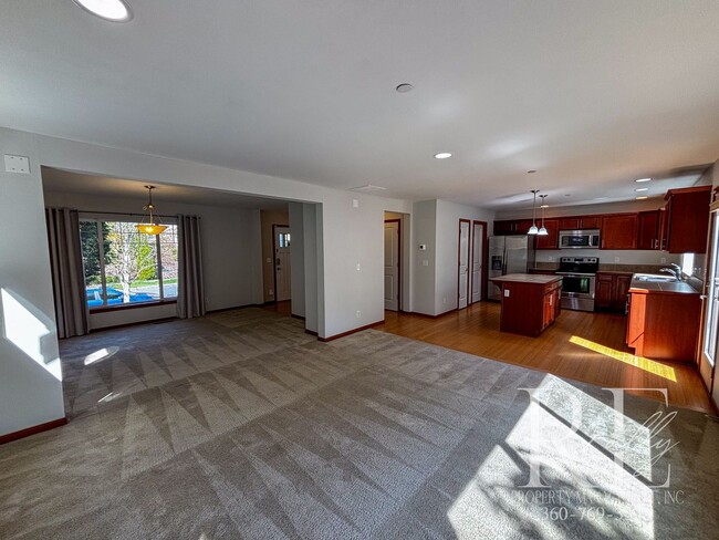 Building Photo - Spacious 3-Bedroom Home in Desirable Manet...