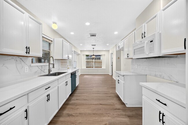 Building Photo - 17243 Valemist Ct