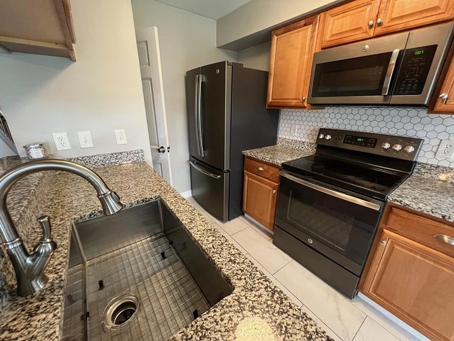 Building Photo - FOR RENT SALEM LAKES AREA VIRGINIA BEACH!