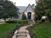 Building Photo - Beautiful 2 Bed 1.5 Bath Single Family Hom...