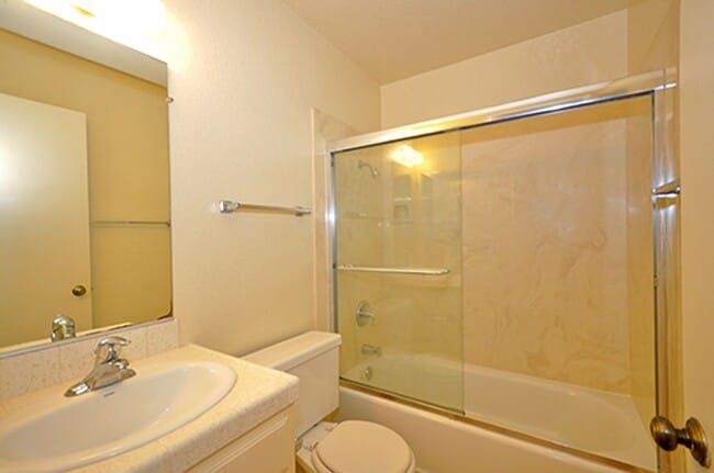 Building Photo - Lovely single level end unit in Tanglewood...