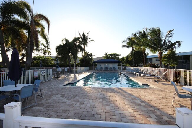 Building Photo - 9842 Marina Blvd