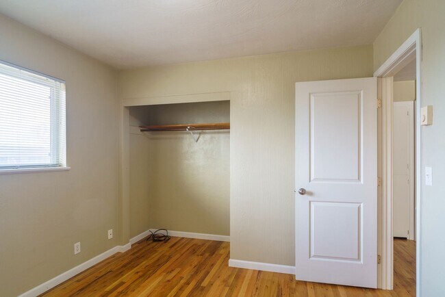 Building Photo - Updated Rambler w/ Fenced Backyard!