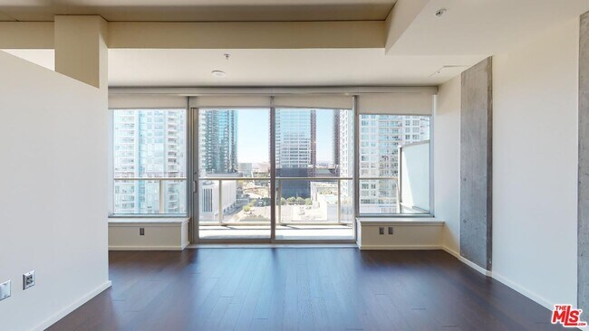 Building Photo - 1155 S Grand Ave