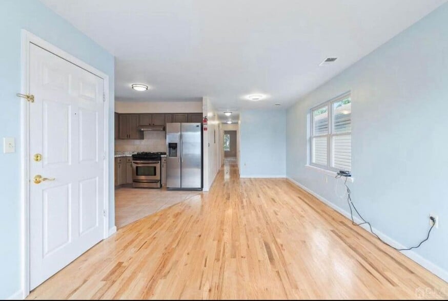 Building Photo - 309 Court St