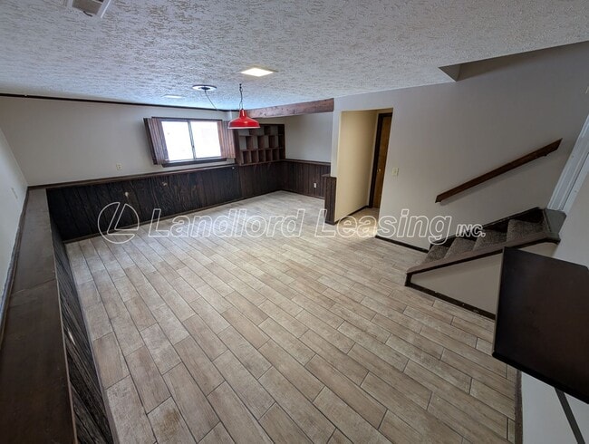 Building Photo - North Ridgeville Split Level with New Kitchen and Updates!