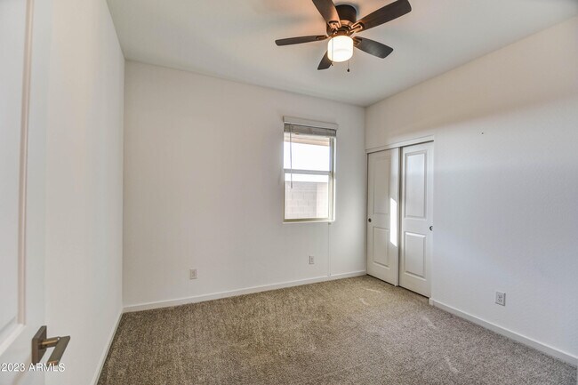 Building Photo - 37061 N Sidewinder Dr