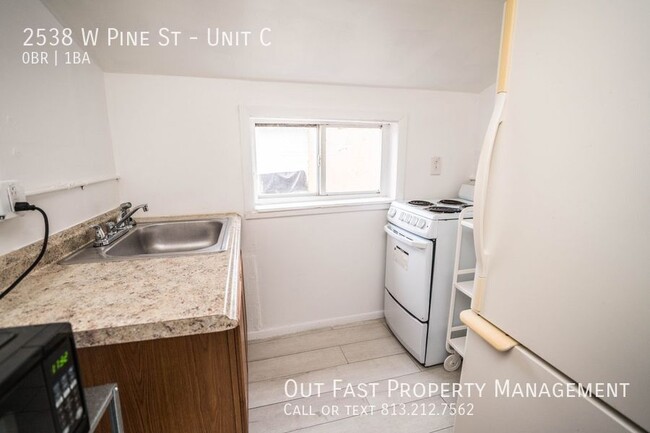 Building Photo - Private 1-Bedroom Studio Near Downtown Tam...