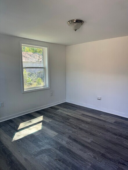 Building Photo - 498 Ibex St