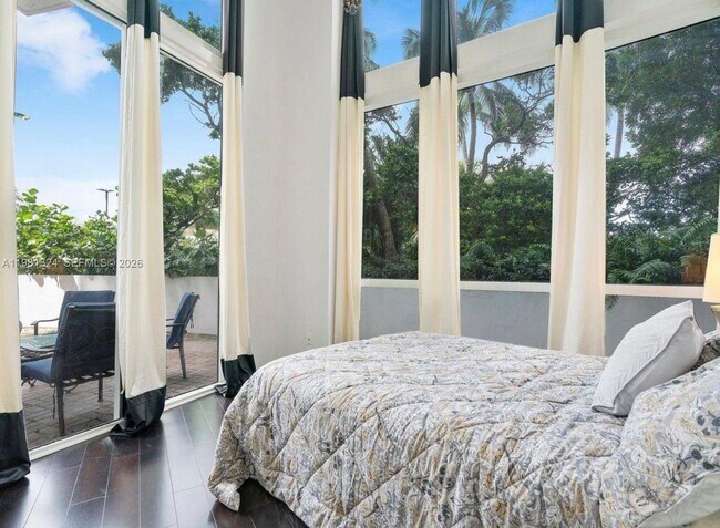 Building Photo - 18101 Collins Ave