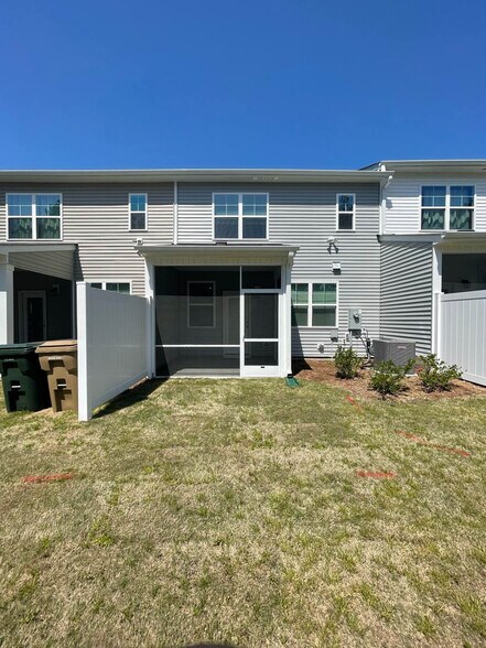 Building Photo - Room in Townhome on Hazy Hills Ln