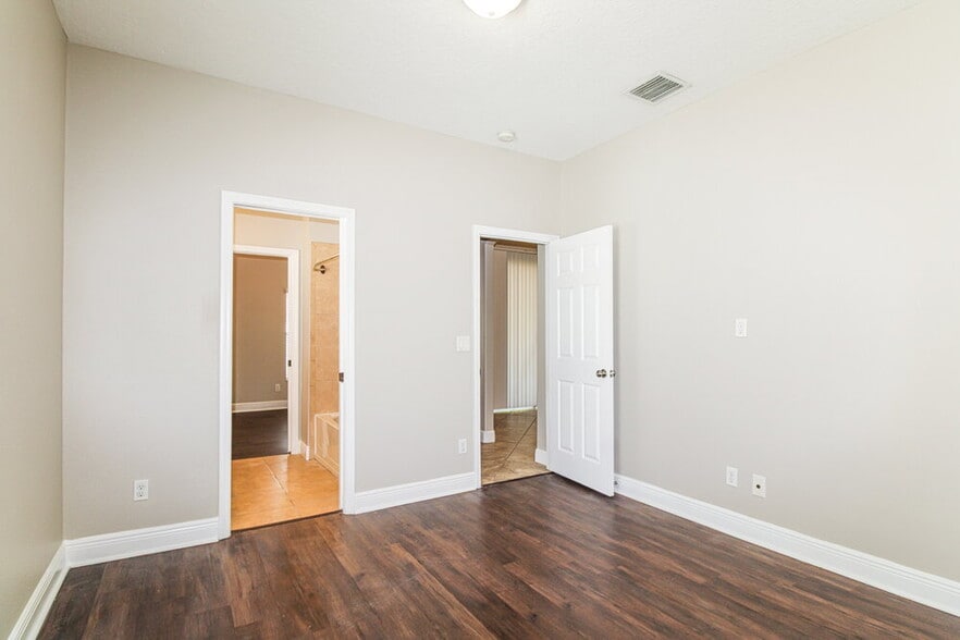 Building Photo - 12307 Cricklewood Dr