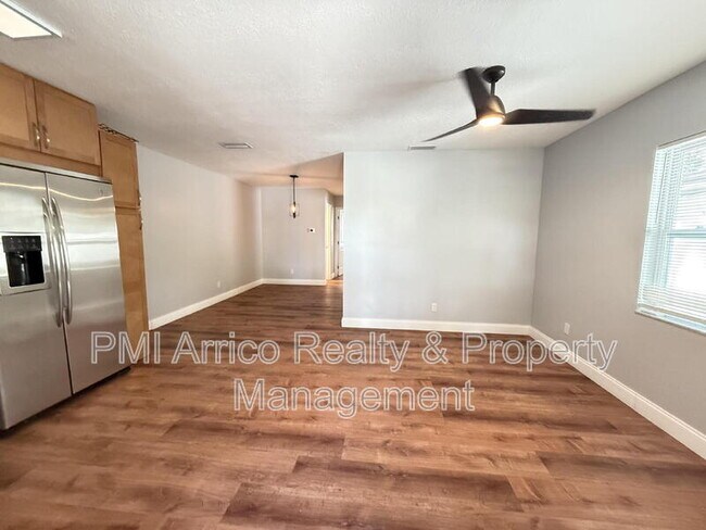 Building Photo - 2809 Marconi St