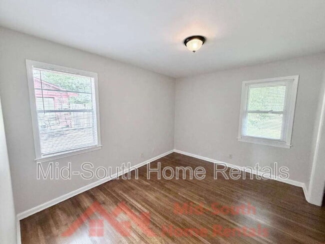 Building Photo - 1388 Eason Ave