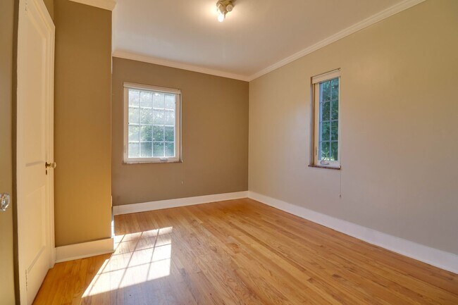 Building Photo - Lenox Township home on 7 acres