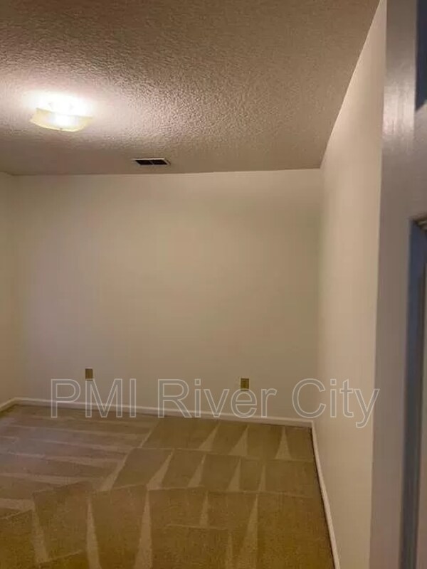 Building Photo - 13056 Clearbrook Ct