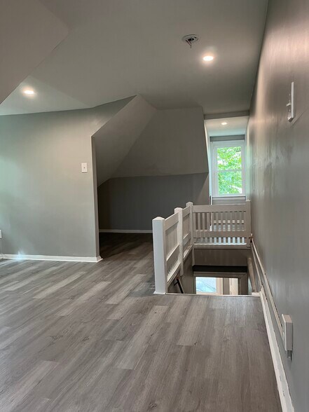 Building Photo - 409 Newton Ave