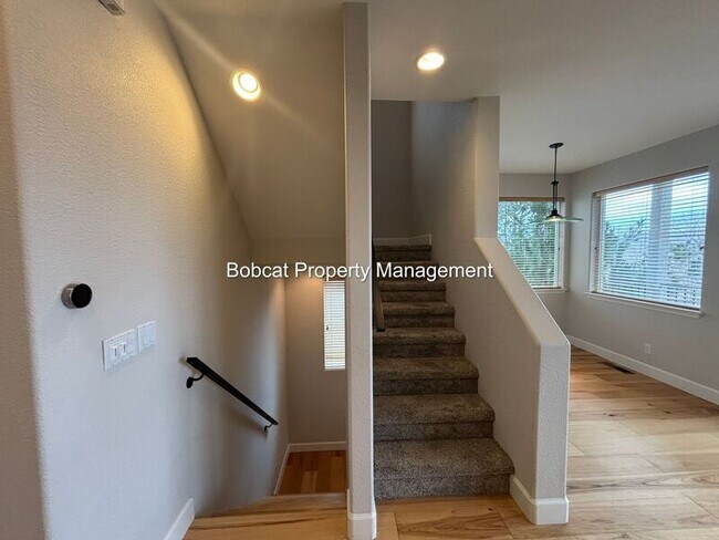 Building Photo - 1320 Thompson St