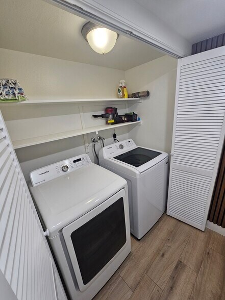 Building Photo - 266 E Via Escuela