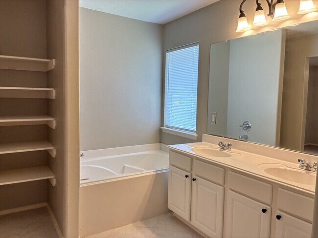 Building Photo - 12402 Ravens Chase Ln