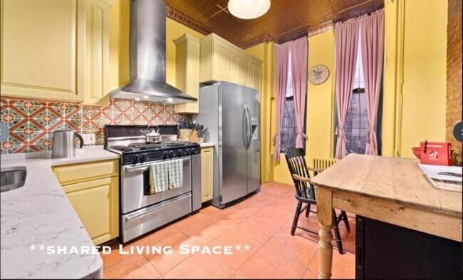 Building Photo - bedroom in Los Angeles CA 90018