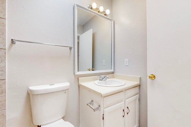 Building Photo - Taylor Ranch 4/BD 2/BA 2/CG