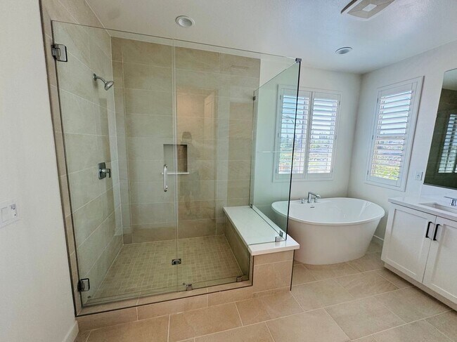 Building Photo - 8631 Mission Villa Dr
