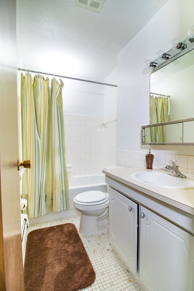 Bathroom - Granada Gardens Apartments & Townhomes