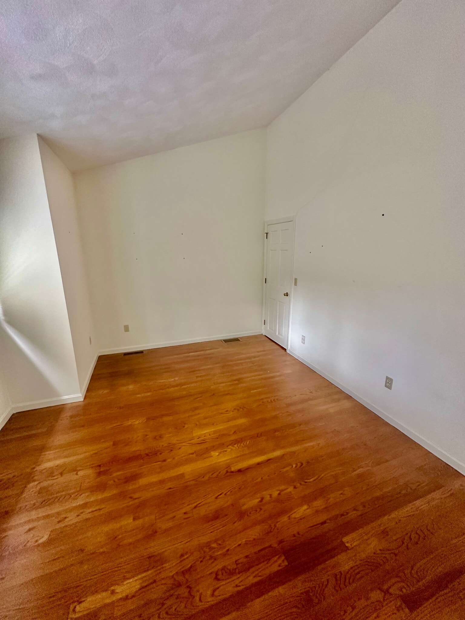 Building Photo - 4480 Post Rd