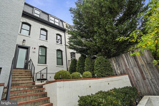 Building Photo - 725 Euclid St NW