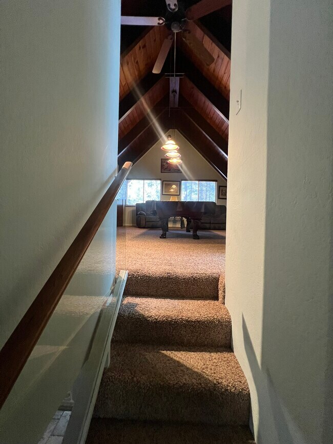 Building Photo - 933 Edgewood Cir