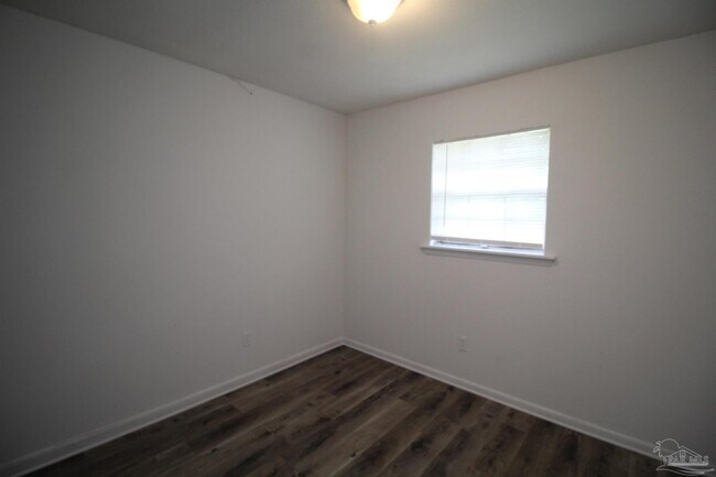 Building Photo - 404 Ladybird Ln