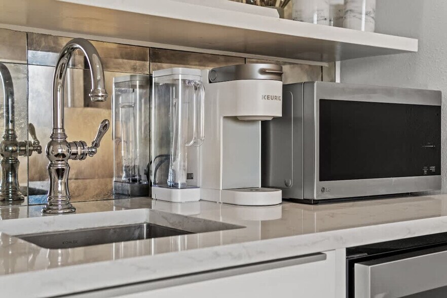 Building Photo - 9955 E County Hwy 30A