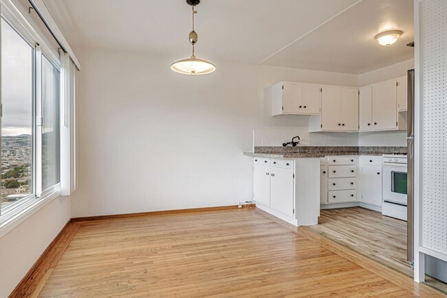 Building Photo - Charming Two-Bedroom Home in Miraloma Park - Please Contact for Showing Availability!