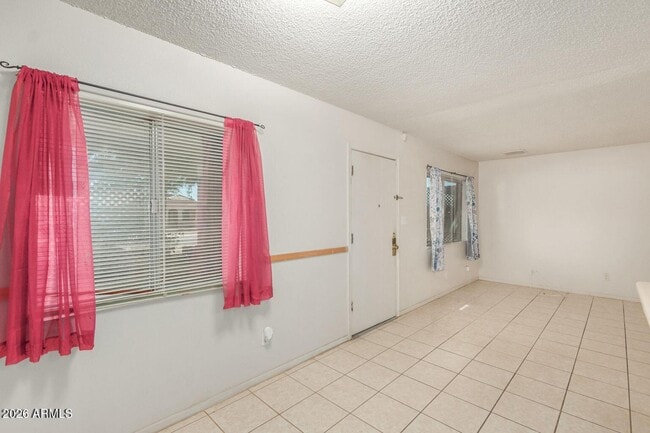 Building Photo - 516 W 9th St