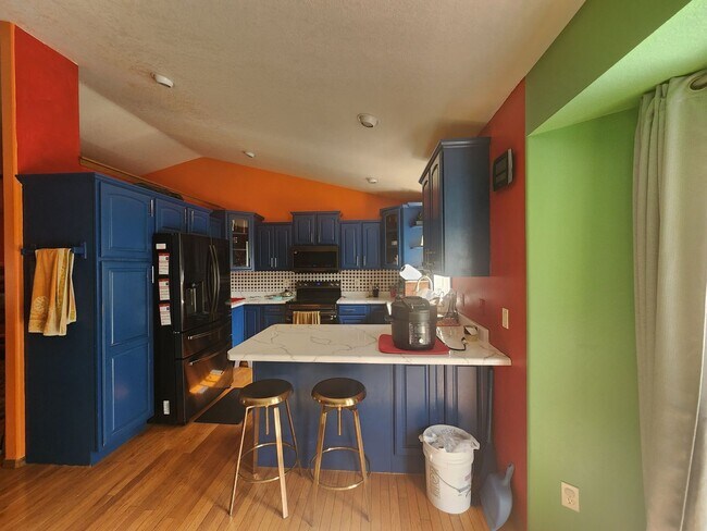 Building Photo - 5bd 3ba Available in Eastern Sioux falls