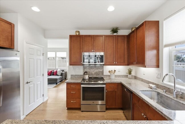 Building Photo - 166 Kahoma Village Loop