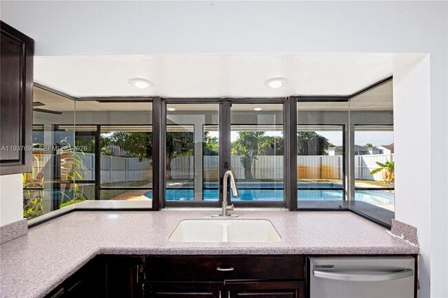 Building Photo - 5402 NW Emblem St