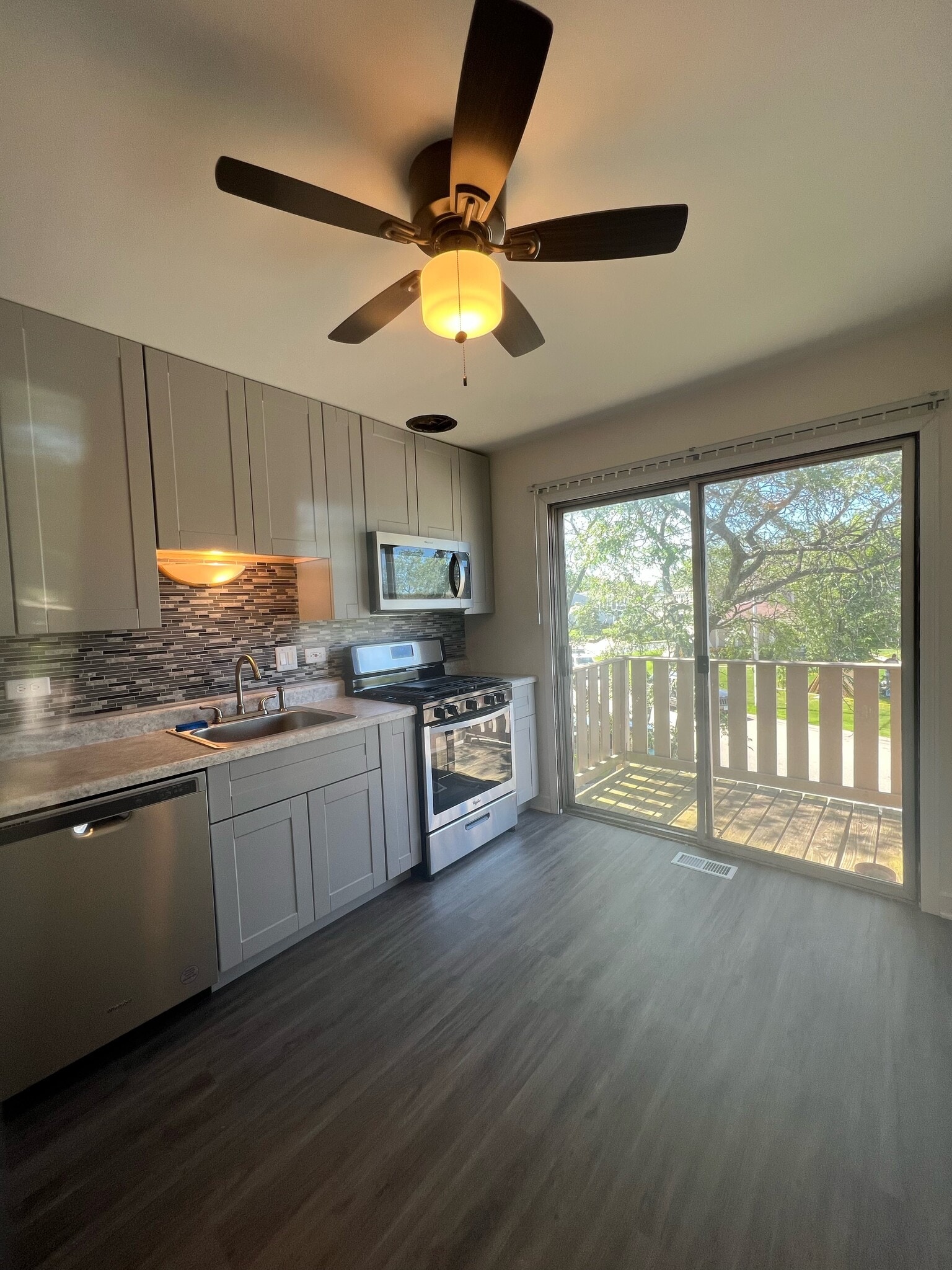 Kitchen - 1115 Hampton Hbr