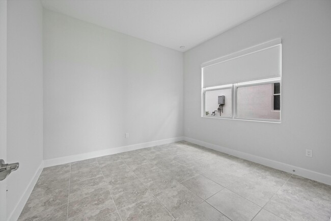 Building Photo - 14964 RedCove Pl