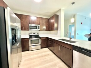 Building Photo - 450 Warrenville Rd