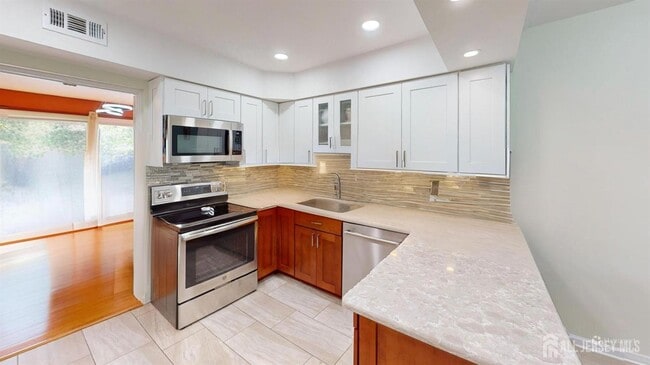 Building Photo - 157 Willowbrook Dr