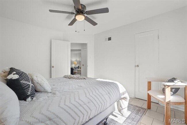 Building Photo - 9845 Dennis Dr